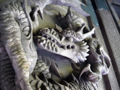 双龍門の龍の彫刻